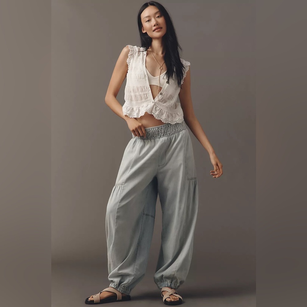Anthropologie Pilcro High-Rise Balloon Pull-On Jeans - Size Medium 🪐